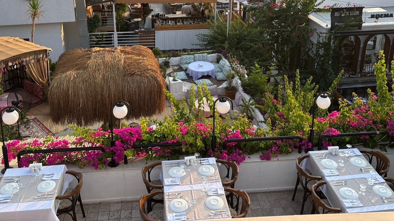 Mey Terrace Restaurant & Cocktail Bar ambiyans